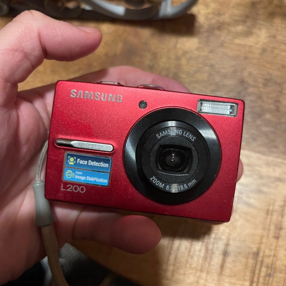 Samsung L200 Digital Camera